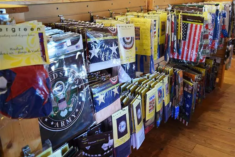 Williamsburg Flag Center - Decorative Flags